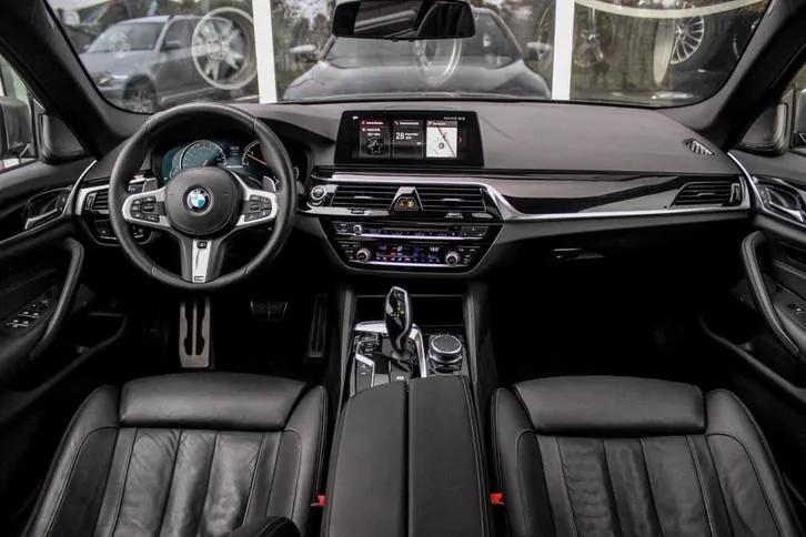 BMW 5 Series 2018 photo 3