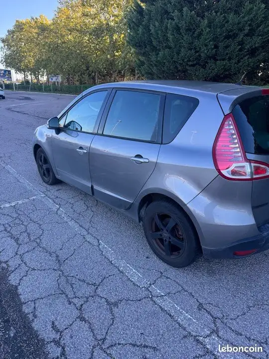 Renault Scenic 2010 photo 3