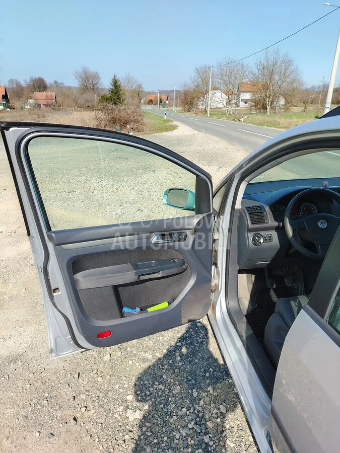 Volkswagen Touran 2007 photo 3