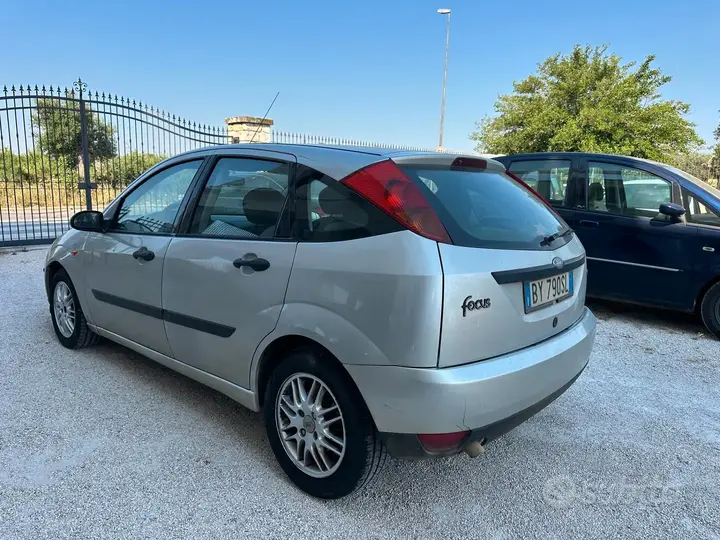Ford Focus 2001 photo 3