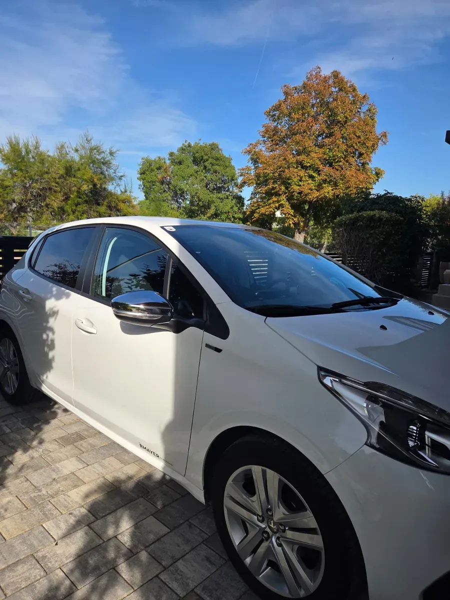 Peugeot 208 2016 photo 3