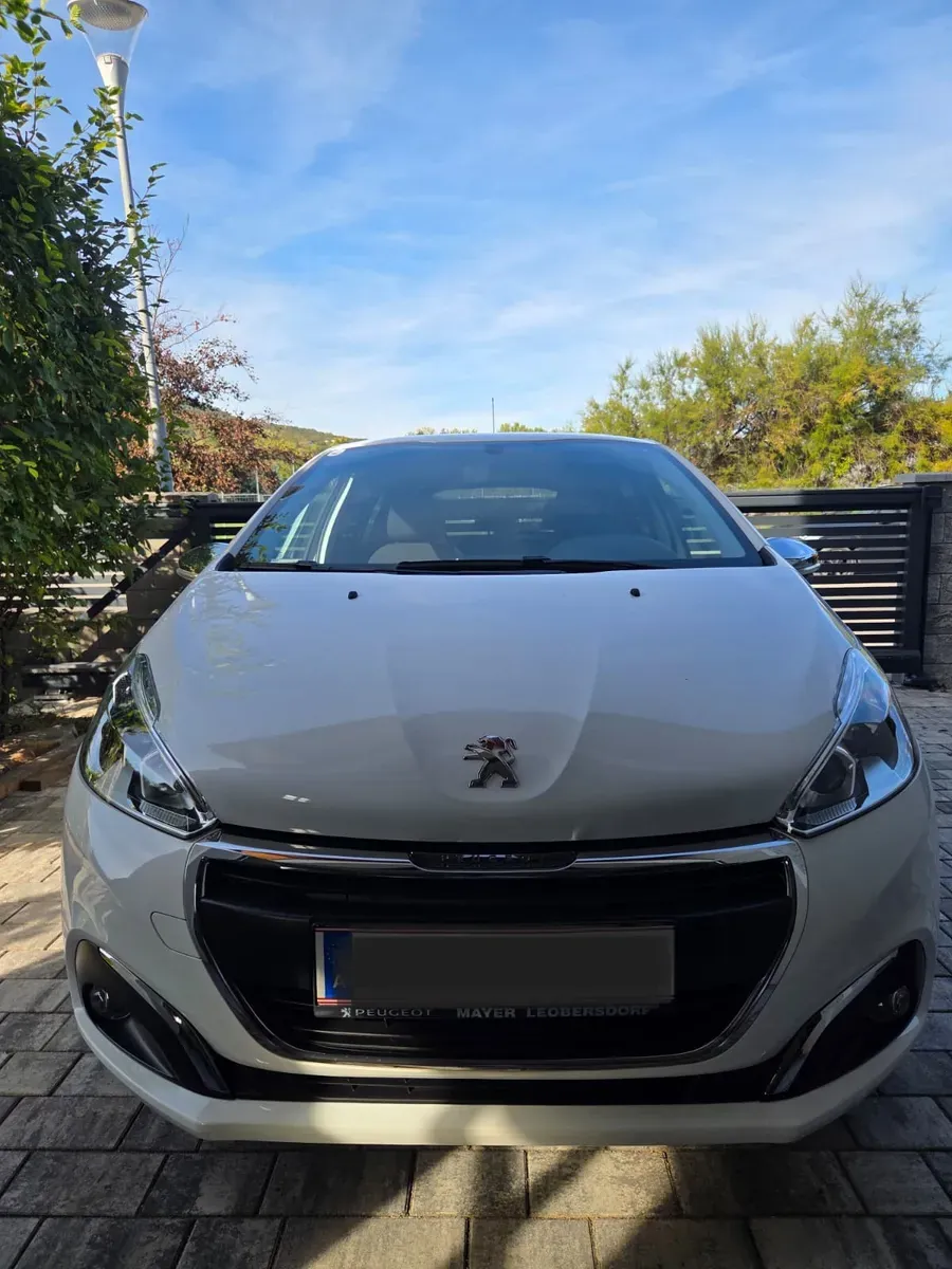Peugeot 208 2016 photo 2