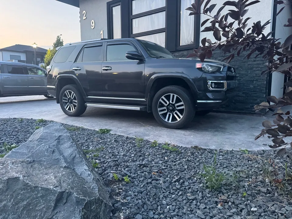 Toyota 4Runner 2014 photo 2