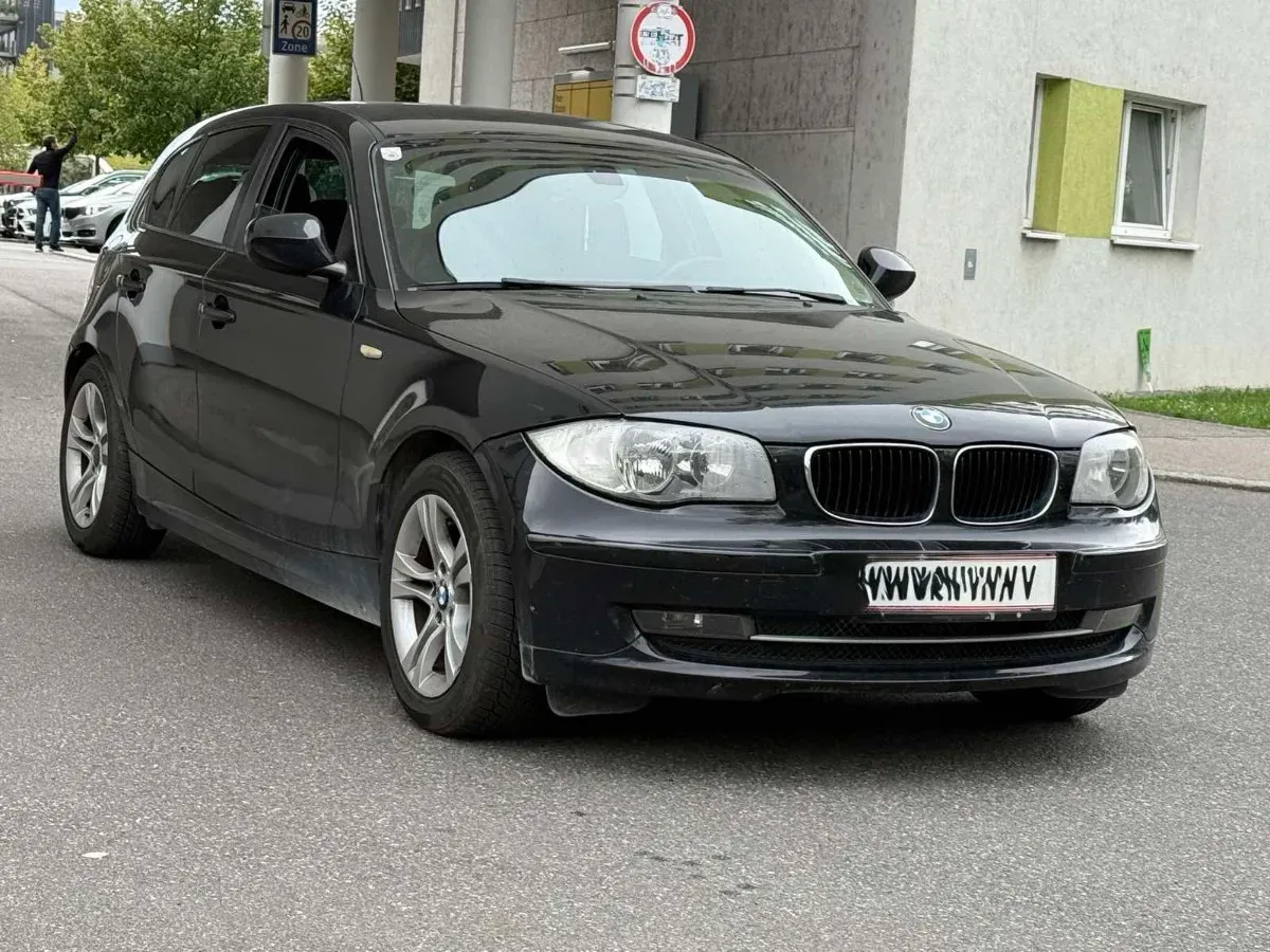 BMW 1 Series 2010 photo 2