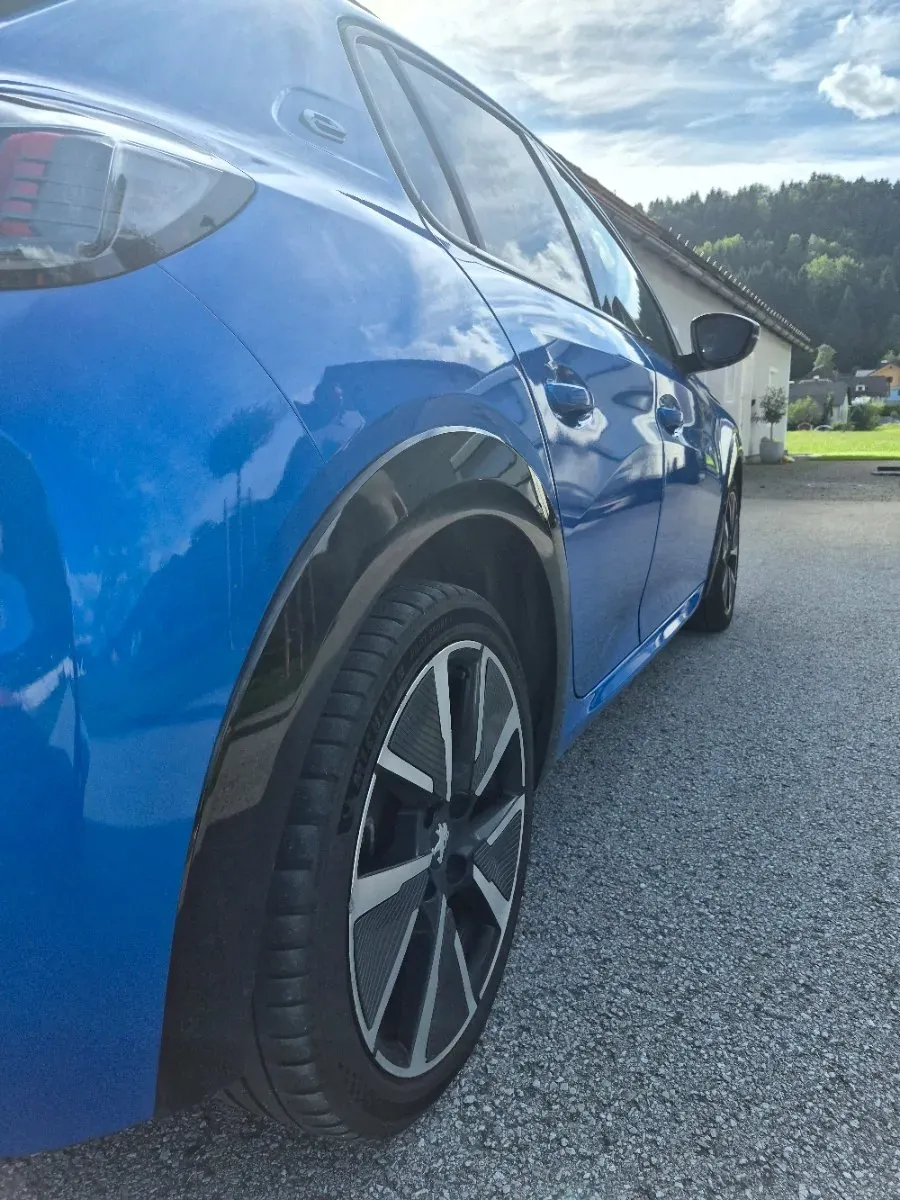 Peugeot 208 2020 photo 3
