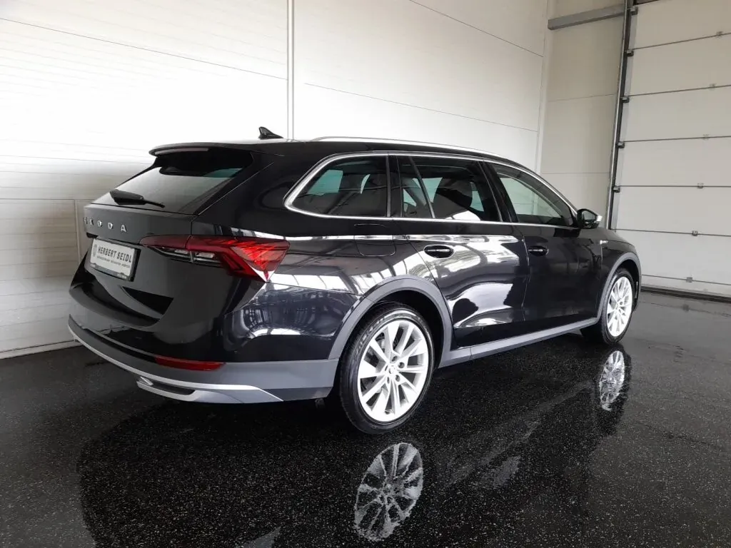 Skoda Octavia 2023 photo 2