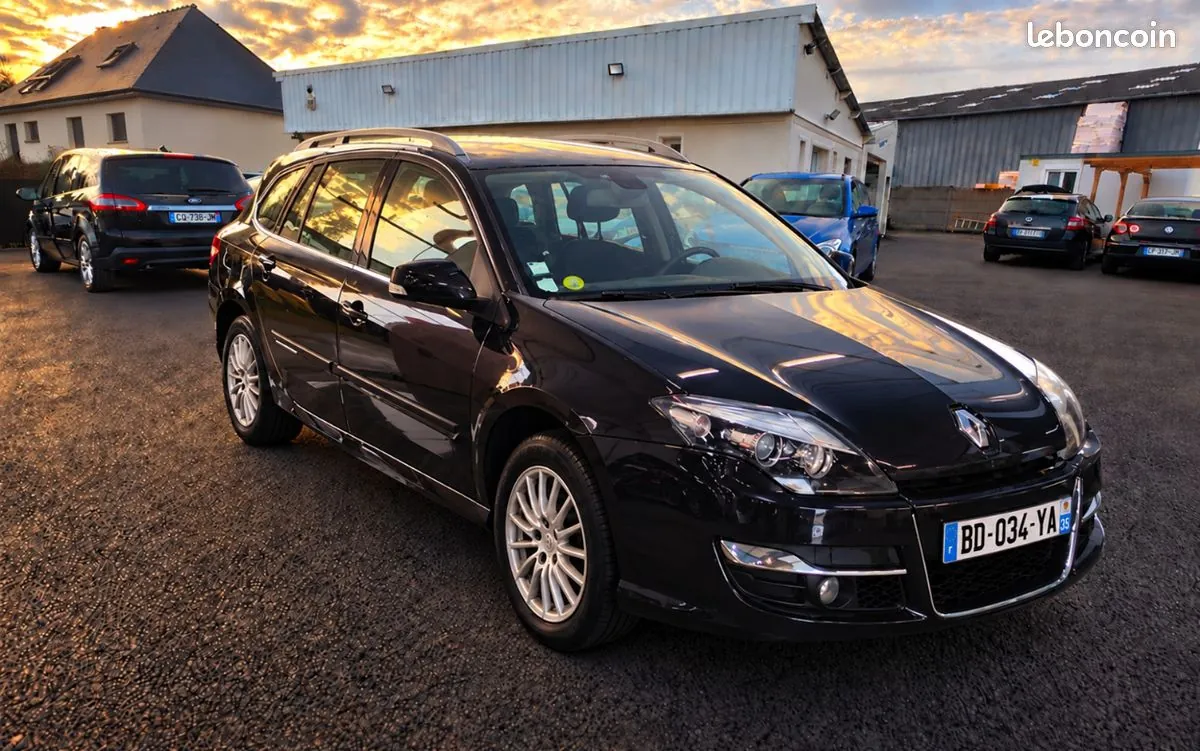 Renault Laguna 2011 photo 2