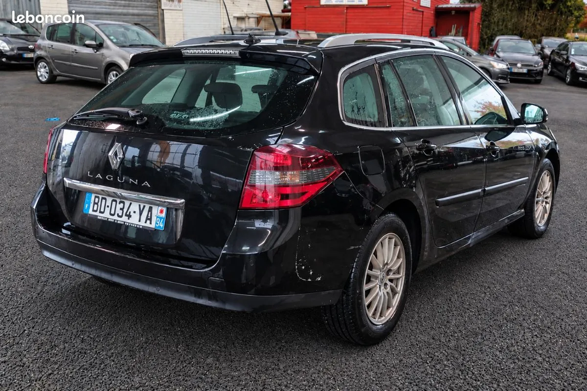 Renault Laguna 2011 photo 3
