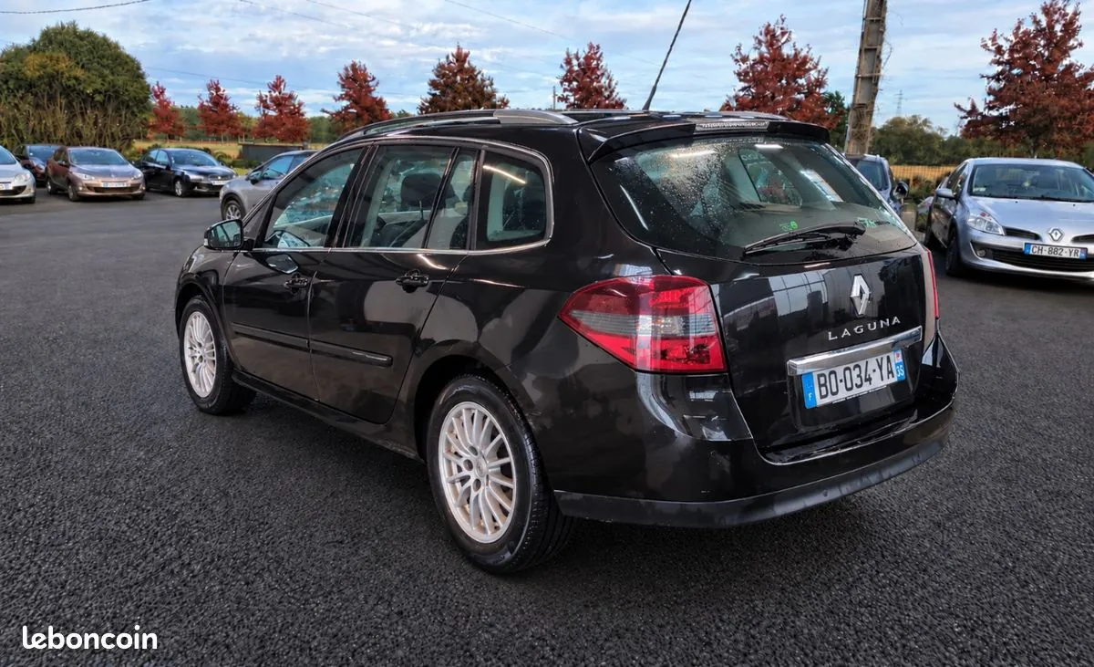 Renault Laguna 2011 photo 4