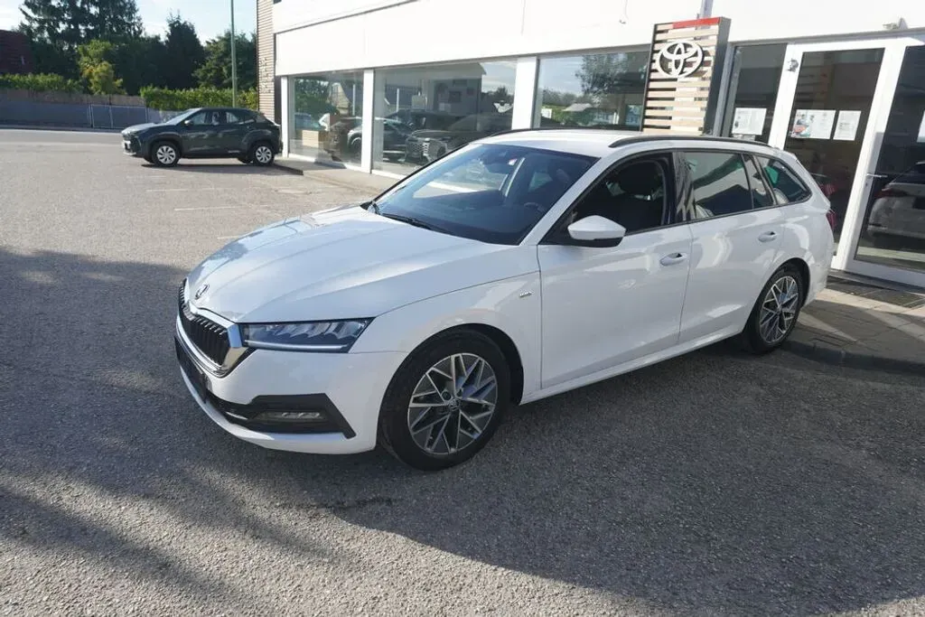 Skoda Octavia 2023 photo 2