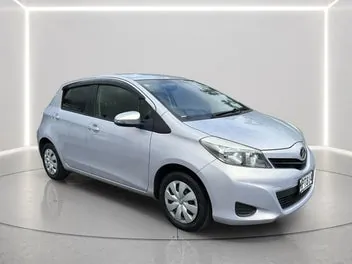 Toyota Vitz 2012 photo 2