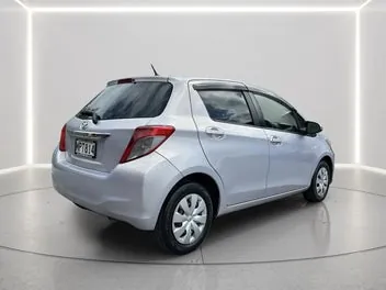 Toyota Vitz 2012 photo 5