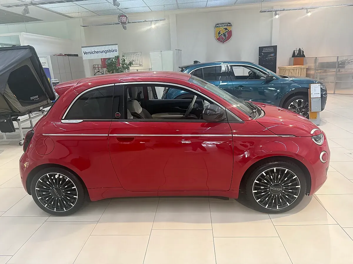 Fiat 500E photo 3