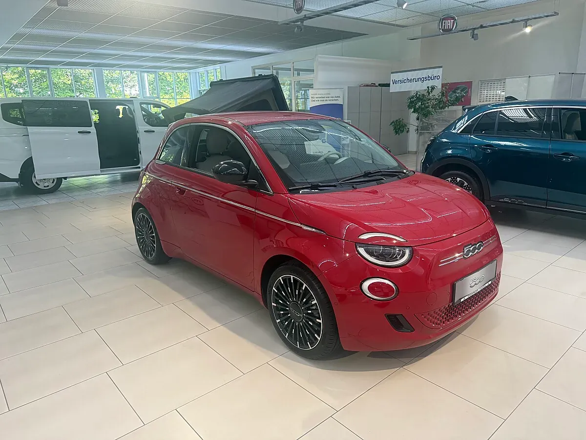 Fiat 500E photo 2