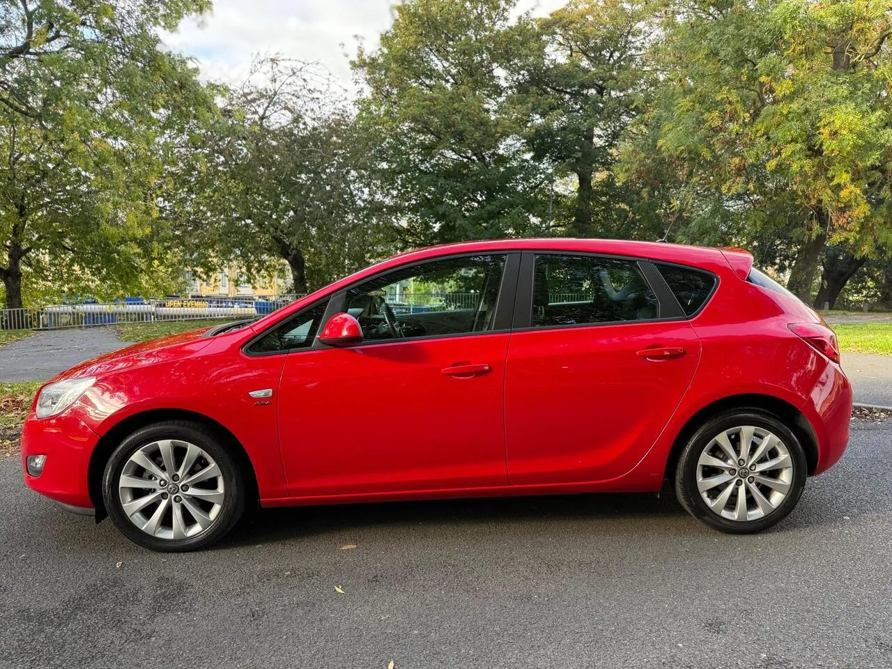 Vauxhall Astra 2012 photo 5