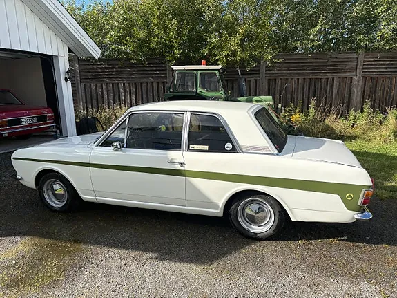 Ford Cortina 1968 photo 2