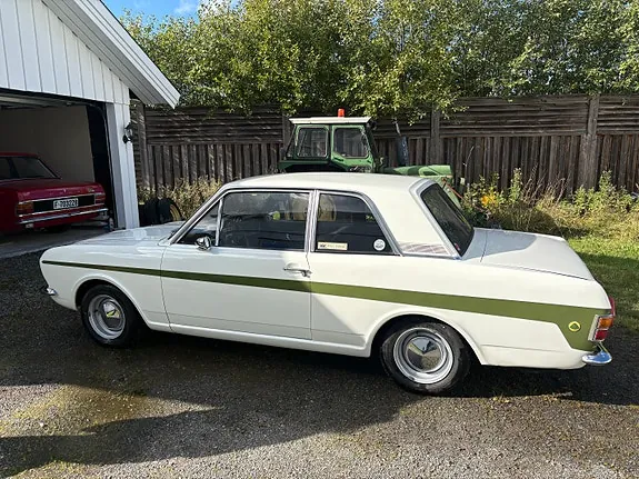 Ford Cortina