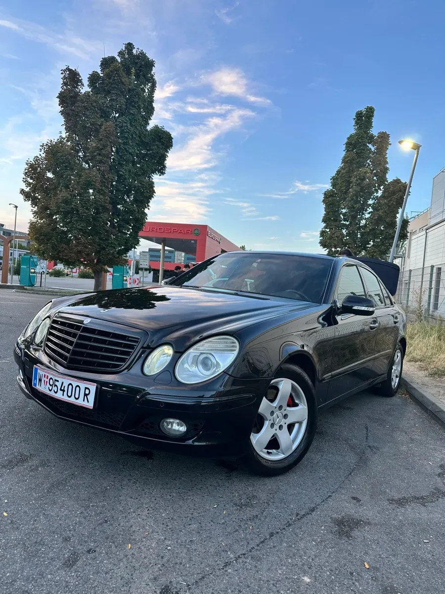 Mercedes-Benz E-Class 2006 photo 2