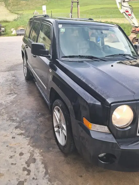 Jeep Patriot 2010 photo 2