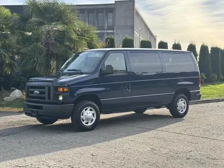 Ford E-350 2013 photo 5
