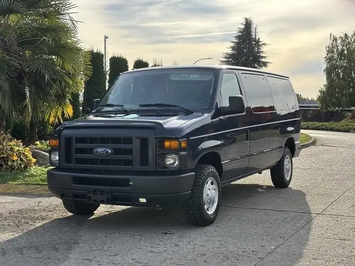 Ford E-350 2013 photo 4
