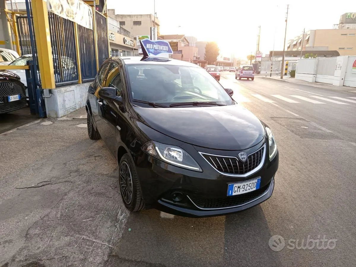 Lancia Ypsilon