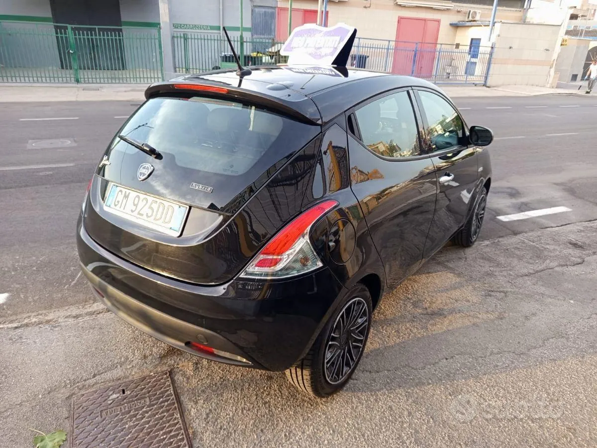 Lancia Ypsilon 2022 photo 4