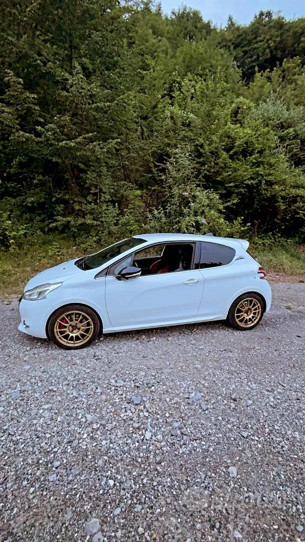Peugeot 208 2013 photo 5