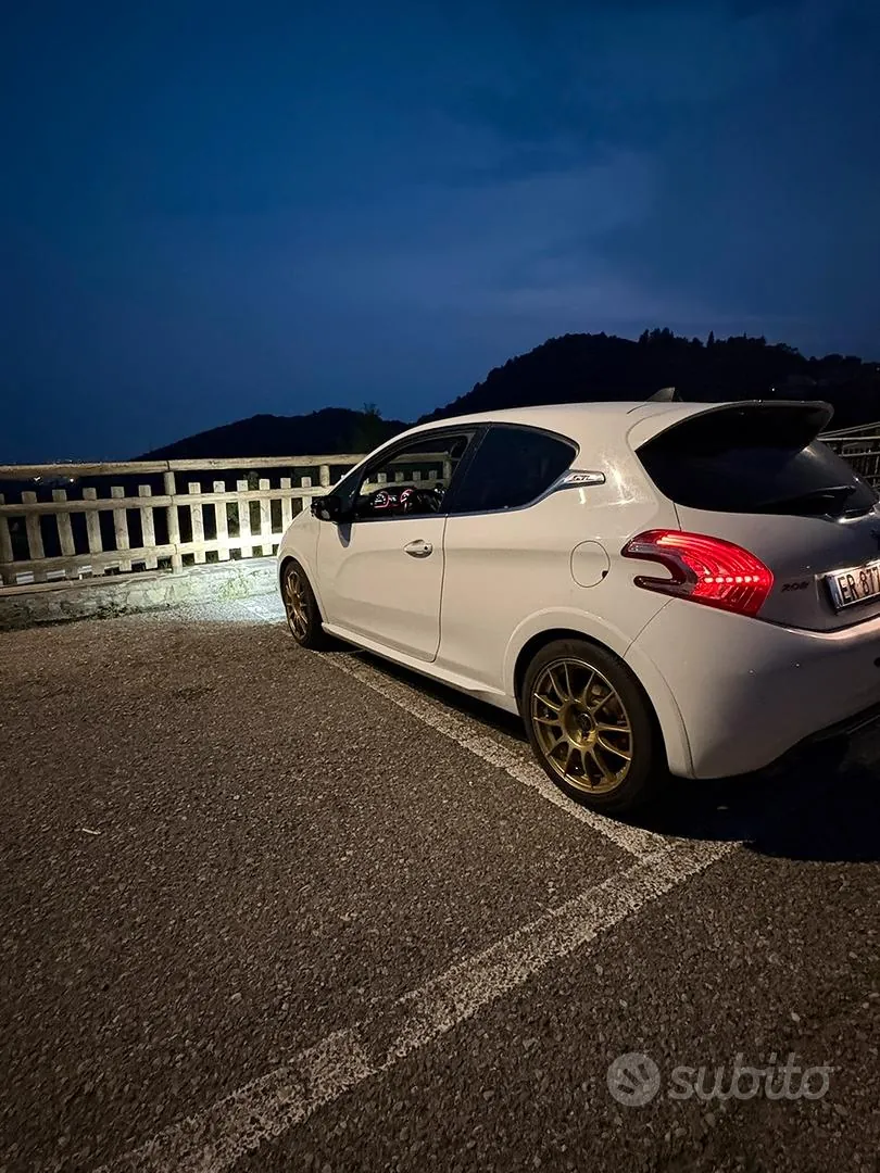 Peugeot 208 2013 photo 2