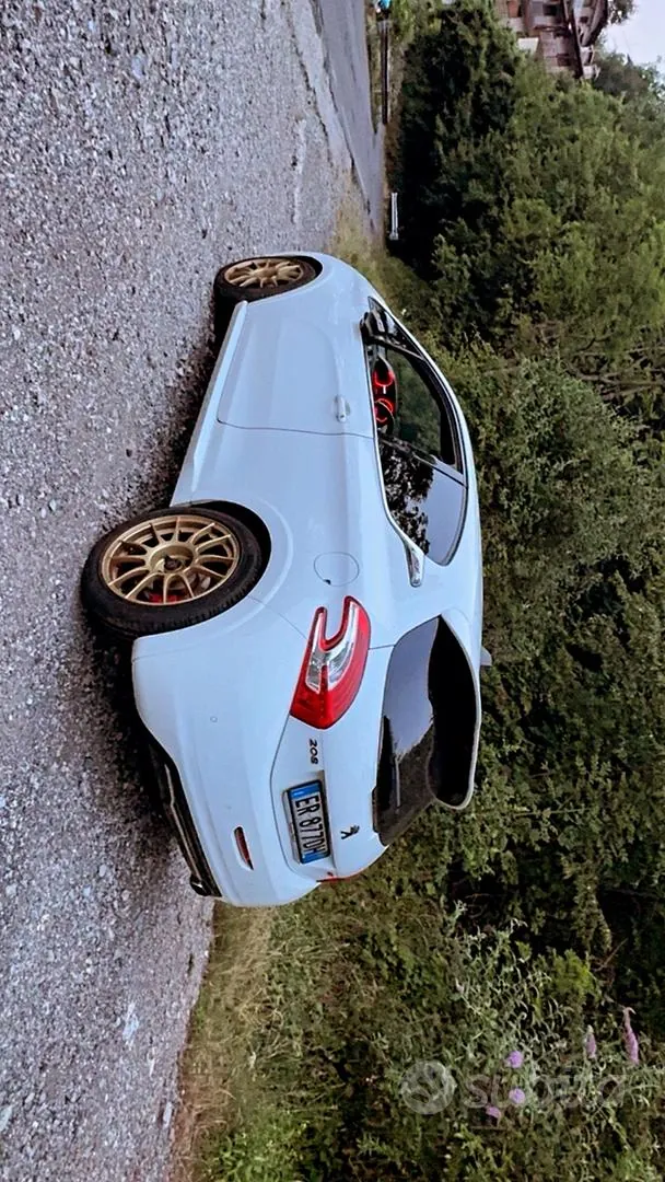 Peugeot 208 2013 photo 3