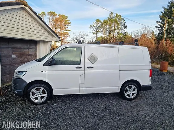 Volkswagen Transporter 2017 photo 2