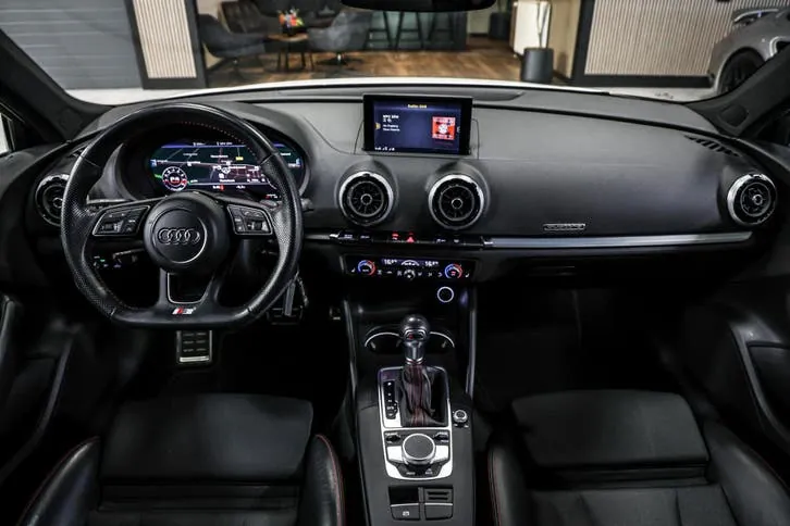 Audi S3 2019 photo 2