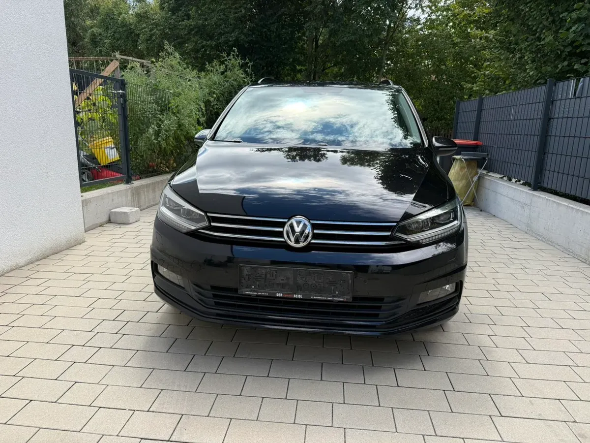 Volkswagen Touran 2017 photo 2