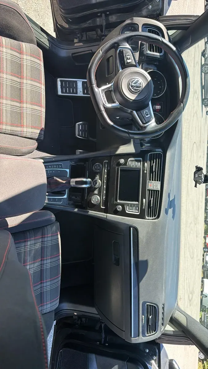 Volkswagen Golf Gti 2016 photo 2