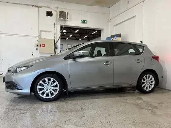 Toyota Auris 2017 photo 3