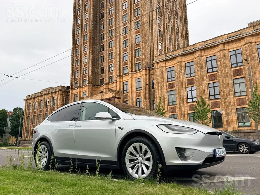 Tesla Model X 2017 photo 4