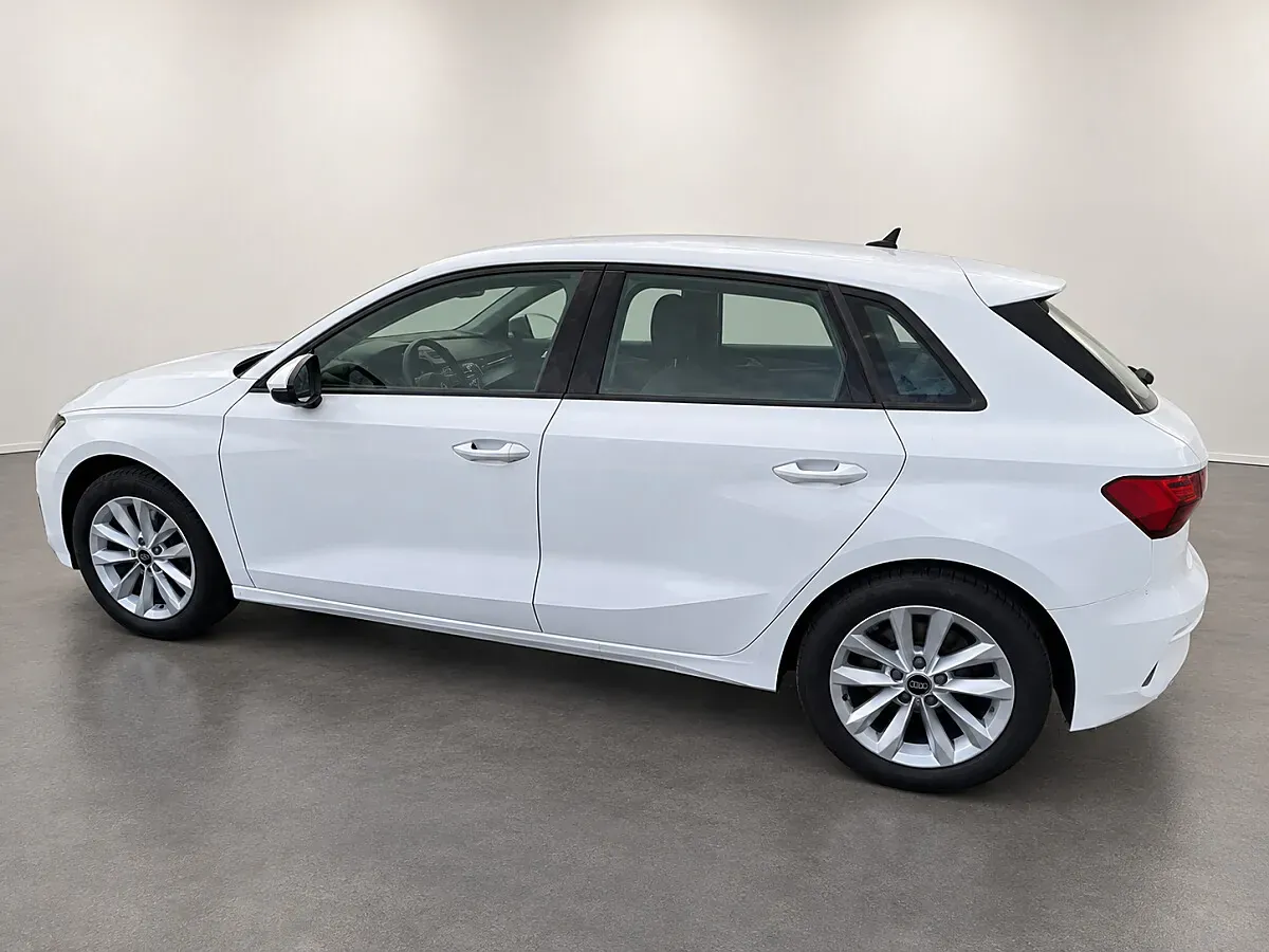 Audi A3 2023 photo 2