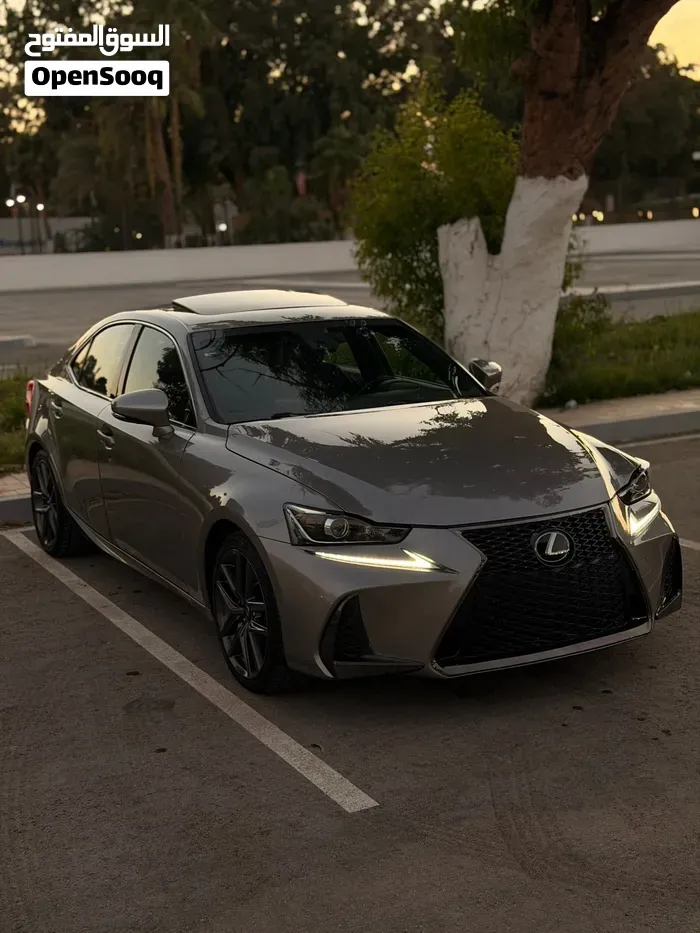 Lexus Is 2018 photo 2