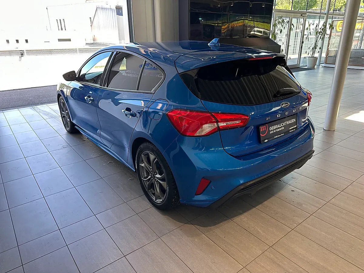 Ford Focus 2022 photo 2