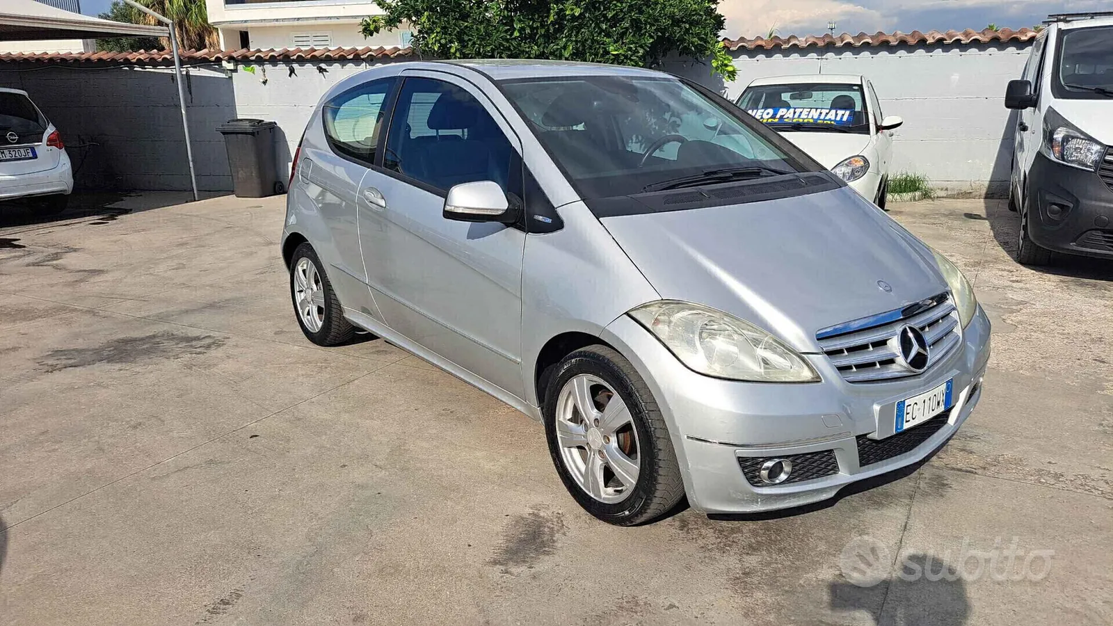 Mercedes-Benz A 2010 photo 2