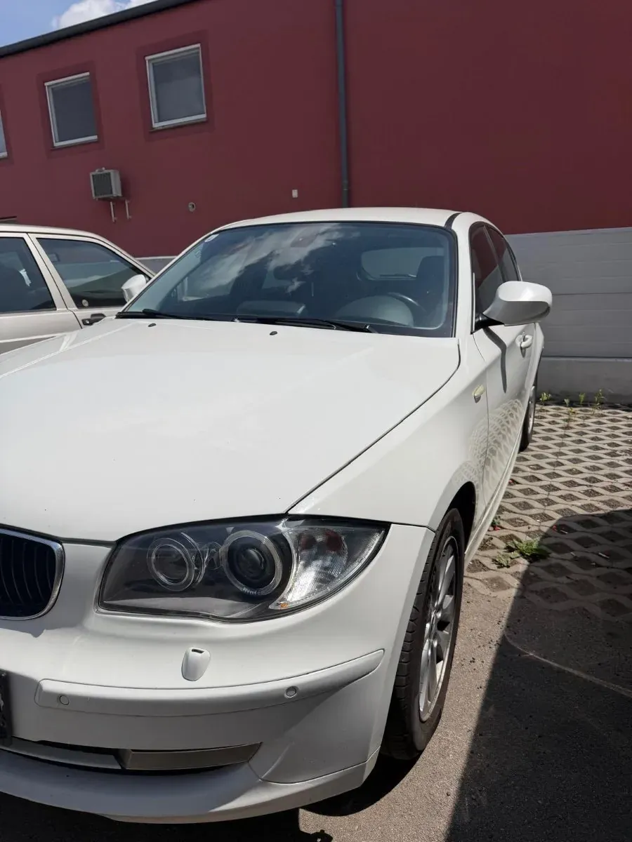 BMW 1 Series 2009 photo 2