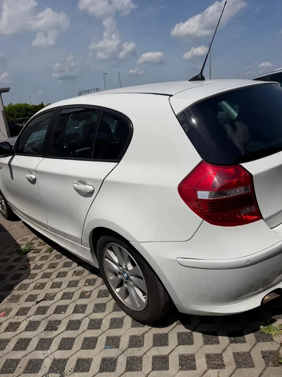 BMW 1 Series 2009 photo 3