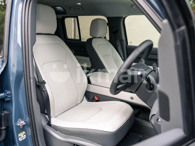 Land Rover Defender 2025 photo 5