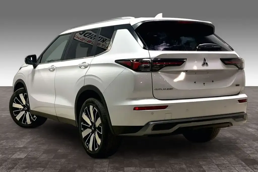 Mitsubishi Outlander 2026 photo 3