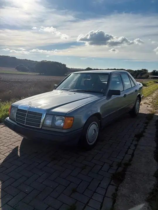 Mercedes-Benz W124
