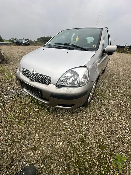 Toyota Yaris 2004 photo 2