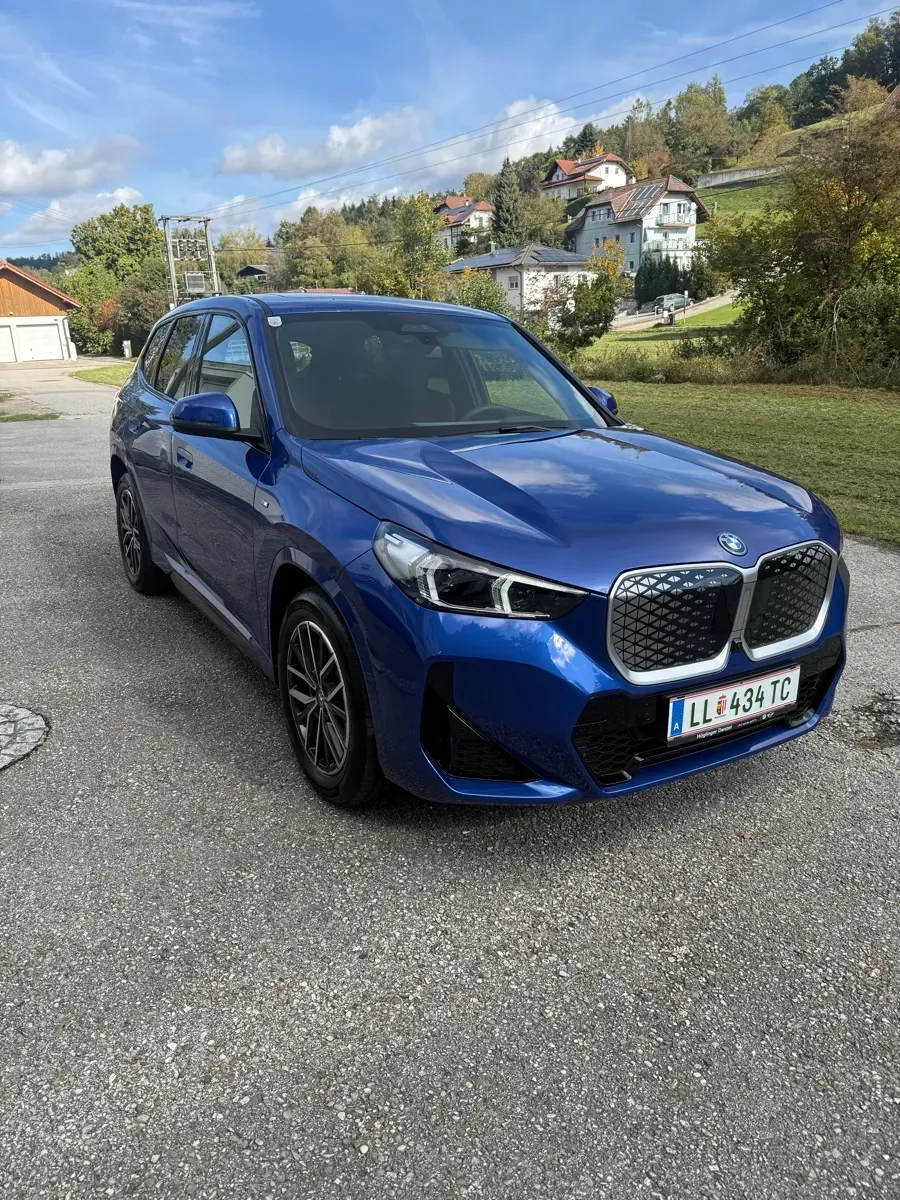 BMW Ix1