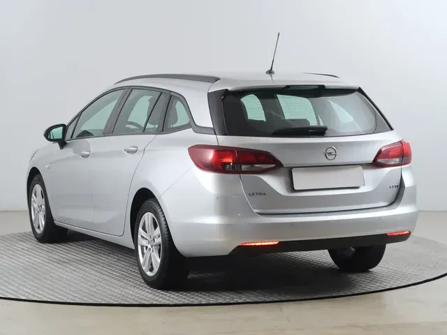 Opel Astra Sport Tourer 2017 photo 2