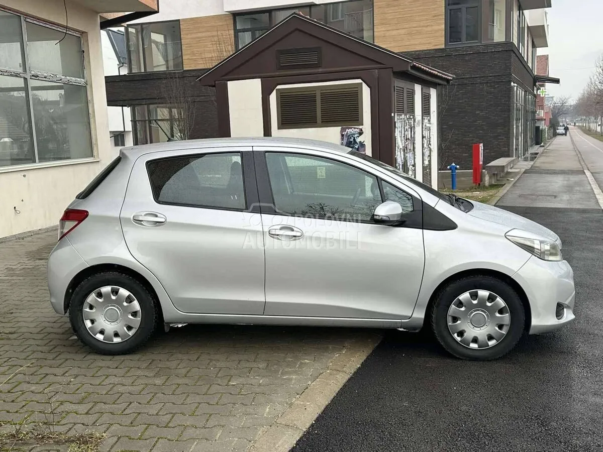 Toyota Yaris 2012 photo 4
