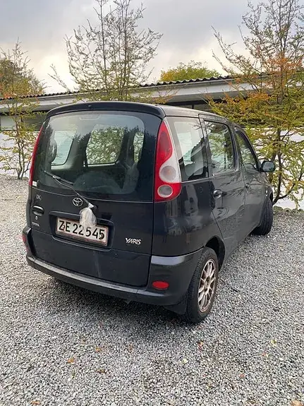 Toyota Yaris Verso 2002 photo 3